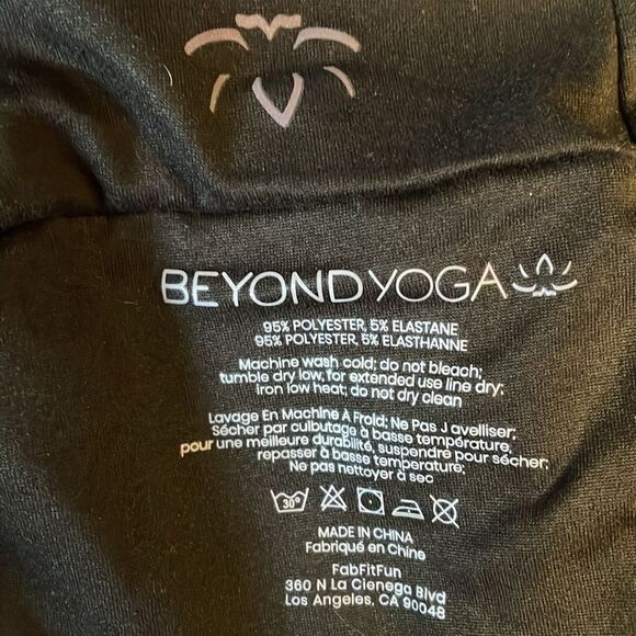 Beyond Yoga Black Hidden Pocket Infinity Scarf - Picture 5 of 5